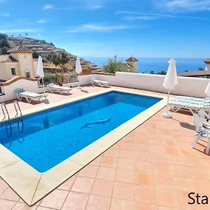 https://apartamentoslatin-nerja-villas.hotelsinnerja.org